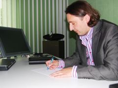 Jozef Kabaň ve své současné pracovně v mladoboleslavském vývojovém centru 