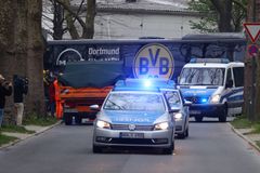 Kdyby bomba vybuchla o vteřinu dřív, mohli být v Dortmundu mrtví