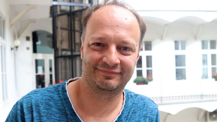 S Žantovským jsme si podobní. Když prohraju, půjdu pomáhat lidem, říká senátor Láska