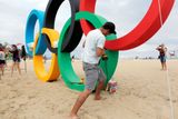 Do začátku olympijských her zbývají necelé dva týdny a pořadatelé už nainstalovali olympijské kruhy na pro turisty důležitých místech v Riu de Janeiru. ...