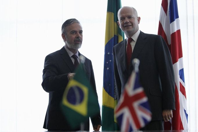 Antonio Patriota (vlevo) William Hague (vpravo)