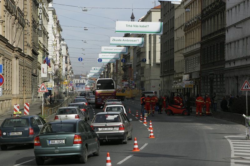 Uzavírka pruhu v Legerově ulici