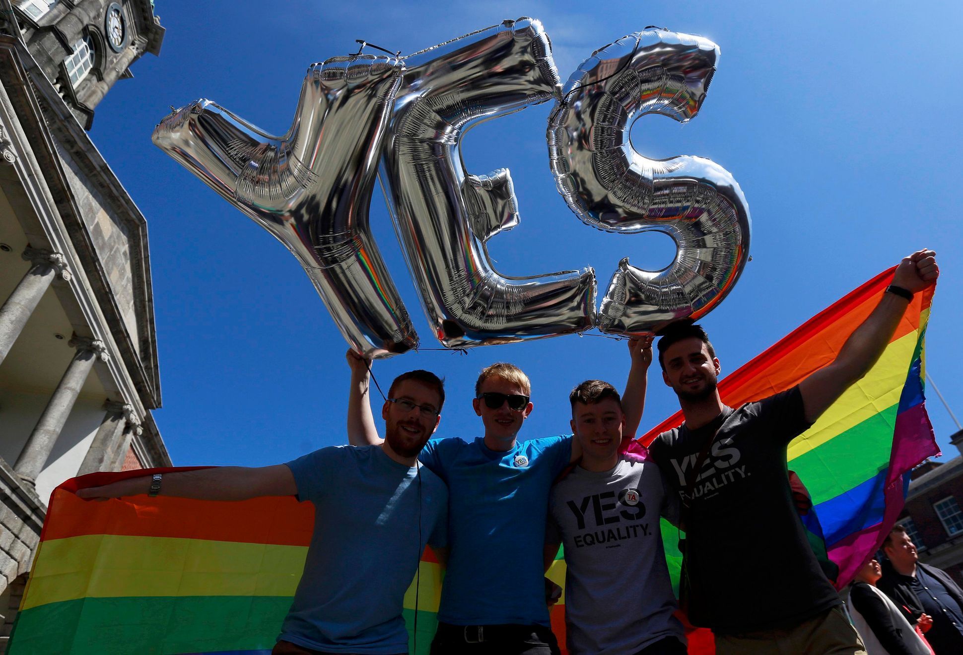 Irsko schválilo v referendu sňatky homosexuálů.