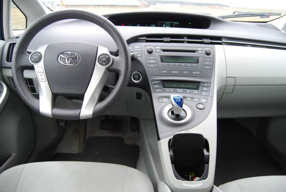 Automoto - Toyota Prius - 14