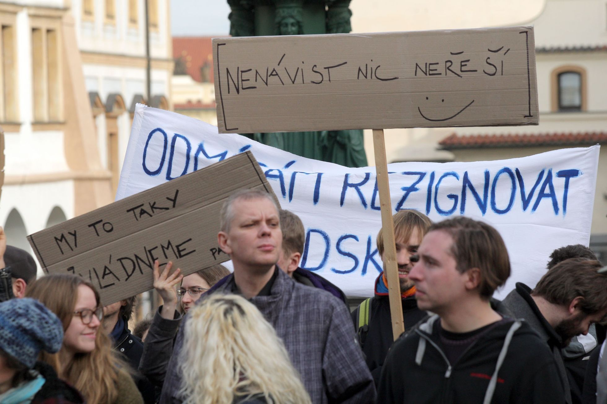 Uprchlíci vítejte, náckové táhněte