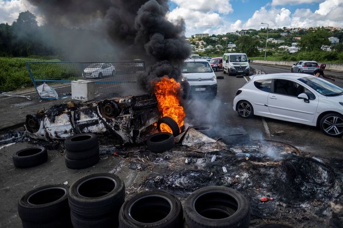 Následky protestů na Guadeloupe a Martinik v posledních dnech.