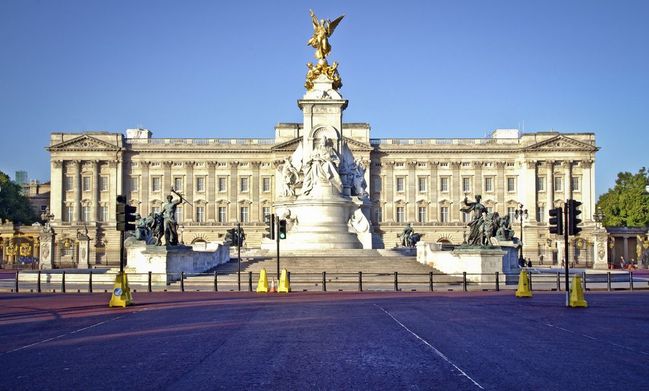 Jak je to s vlastnictvím Buckinghamského paláce, Windsorského hradu a řady dalších královských rezidencí?