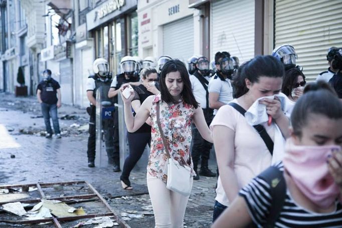 Demonstrace na istanbulském náměstí Taksím očima tureckého fotografa