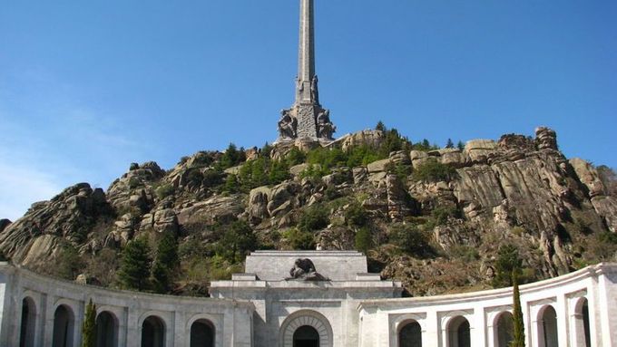Údolí padlých, památník Francisca Franca
