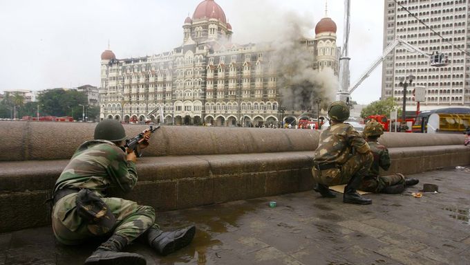Připomeňte si krvavé teroristické útoky v Bombaji v rozsáhlé fotogalerii.