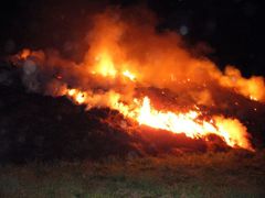 Ve středu 2. května ve 20:50 hodin byl na operační středisko hasičů ohlášen požár stohu ve Lhotě pod Hořičkami na Náchodsku.