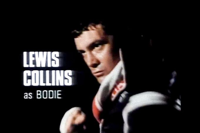 Britský herec Lewis Collins, který hrál v letech 1977 - 1983 postavu agenta Bodieho v tajné službě CI5 v britském seriálu Profesionálové.