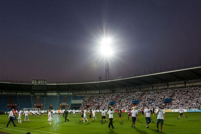 FNL, Baník-Opava: fanoušci Baníku na hřišti