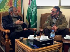 Jakub Szántó (vpravo) s Mahmúdem Zahárem, jedním ze zakladatelů hnutí Hamás.