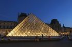 Pařížský Louvre záměrně odrazoval turisty. Loni mu poprvé klesl počet návštěvníků