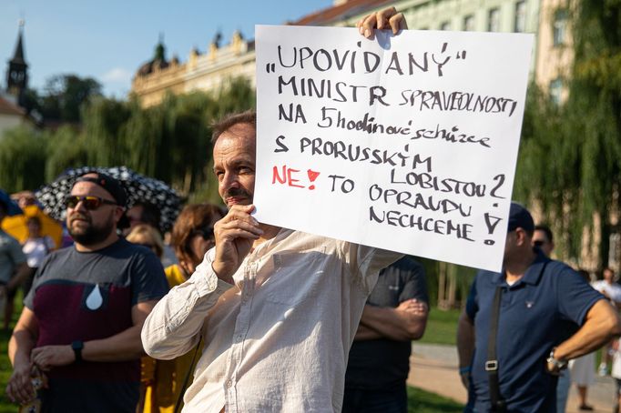 Demonstrace Milion chvilek pro demokracii proti ministru spravedlnosti Pavlu Blažkovi.