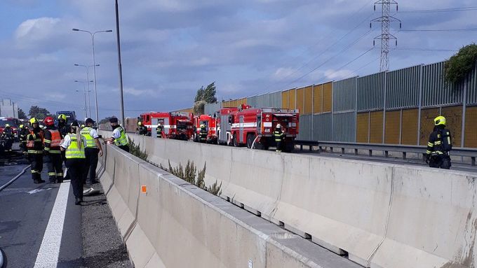 Zásah hasičů u nehody na D1.
