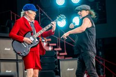 Duněla děla, zářil ohňostroj. Kapela AC/DC vystoupila v pražských Letňanech