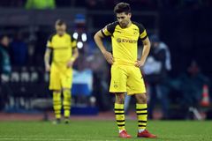 Dortmund zaváhal s posledním týmem tabulky. Ligu vede už jen o tři body