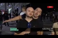 VIDEO Fanoušci CZ Bělehrad zase lezli do vstupu ČT
