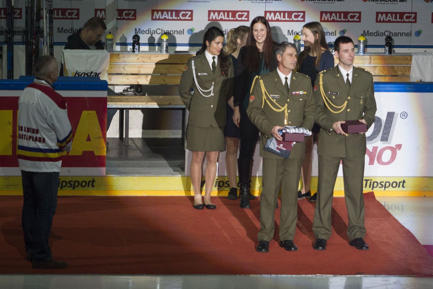 TELH, Sparta-Plzeň: Sparta vzdává hold. - vojáci (Jan Železný)