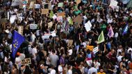 Páteční demonstrace studentského hnutí Fridays for Future ((Pátky pro budoucnost) byly vyvrcholením protestního Týdne pro klima, který začal minulý pátek, kdy do ulic po celém světě rovněž vyšly statisíce lidí. Snímek zachycuje protesty v Madridu.