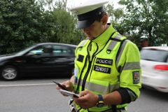 U Horšovského Týna havarovalo osobní auto, pět lidí se zranilo