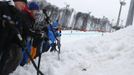 Volunteers prepare the landing place at the Extreme Park, a Sochi 2014 Winter Olympics venue for the snowboard and skiing freestyle events in Rosa Khutor near Sochi February 12, 2013. Although many complexes and venues in the Black Sea resort of Sochi mostly resemble building sites that are still under construction, there is nothing to suggest any concern over readiness. Construction will be completed by August 2013 according to organizers. The Sochi 2014 Winter Olympics opens on February 7, 2014. REUTERS/Kai Pfaffenbach (RUSSIA - Tags: CITYSCAPE BUSINESS CONSTRUCTION ENVIRONMENT SPORT OLYMPICS) Published: Úno. 12, 2013, 11:16 dop.