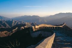 Velká čínská zeď mizí kámen po kameni. Místní si z ní stavějí domy