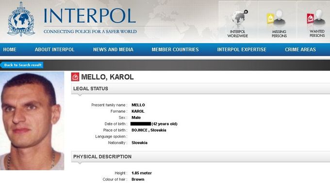 Karol Mello byl zadržen v Belize, takto po něm pátral Interpol.