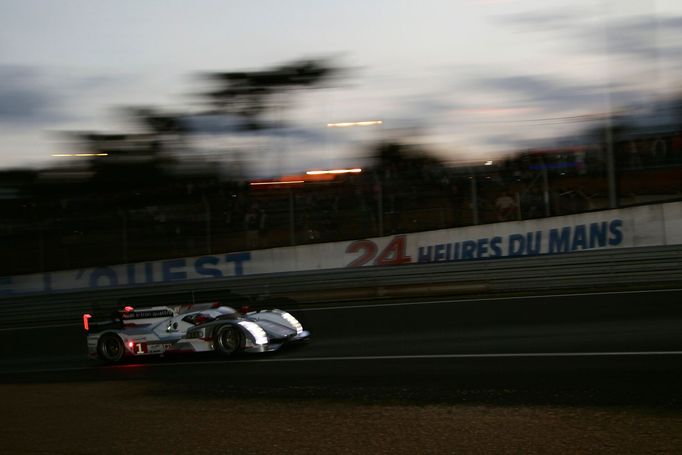 Pánové Fässler, Lotterer a Treluyer v Audi R-18 e-tron se zapsali do dějin Le Mans první pole position pro auto s hybridním pohonem.