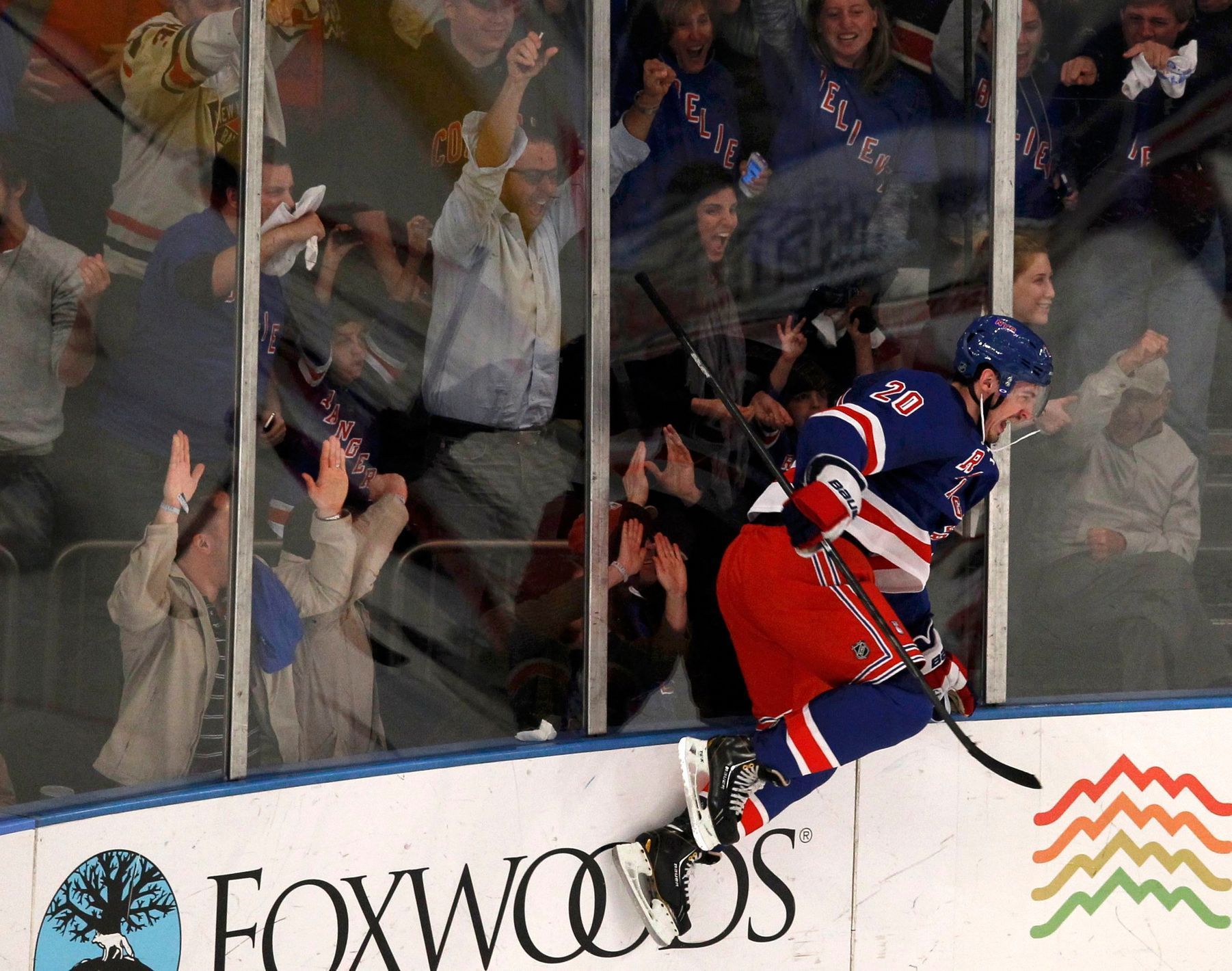 Radost Kreidera v zápase NY Rangers - New Jersey Devils