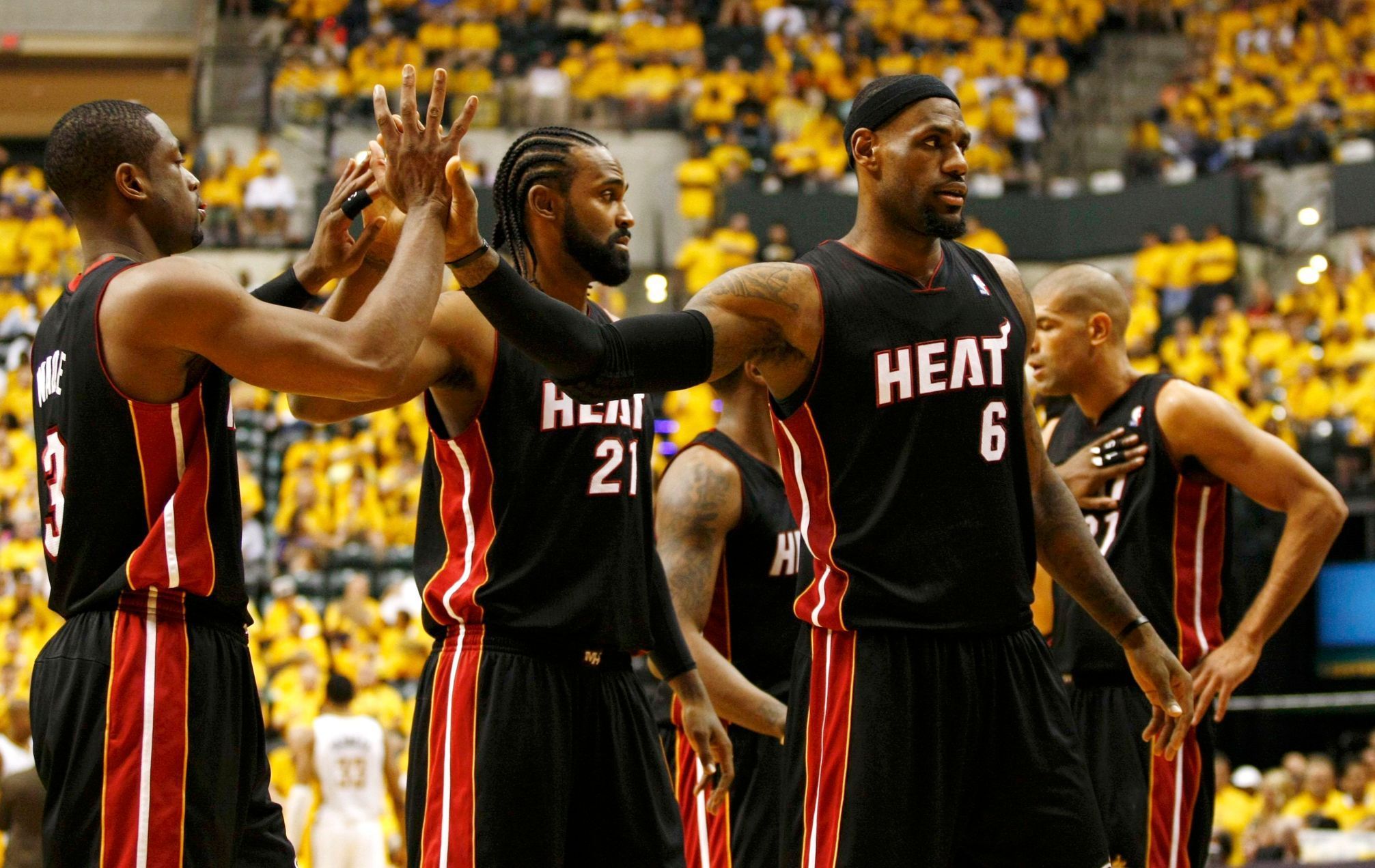 Hráči Miami Heat se radují z postupu do finále konference