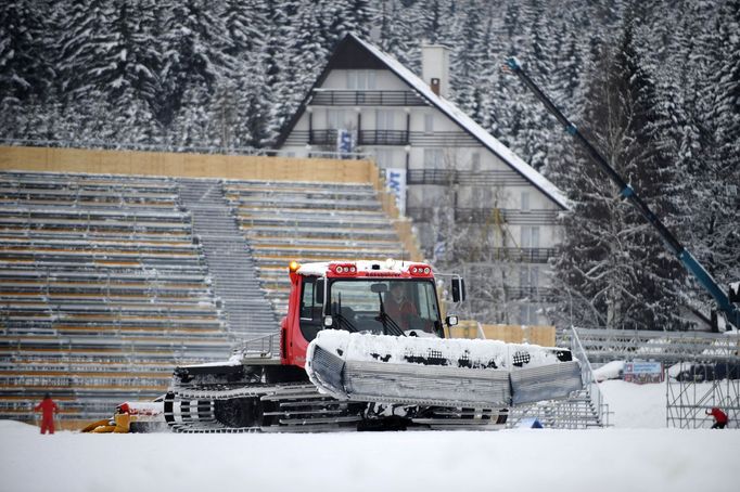 Severovýchodní tribuna a dominanta Vysočina Areny hotel Ski.