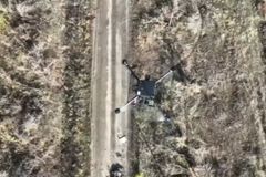 Rusové sestřelili drahý ukrajinský dron dost nezvykle. Sejmutí "bombera" se vyplatilo