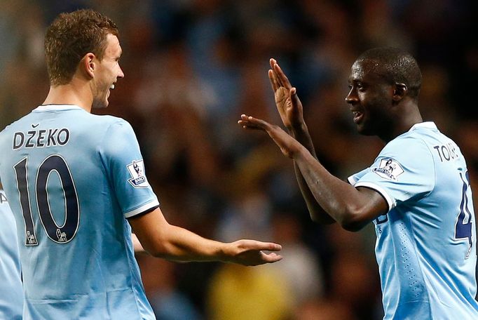 Yaya Touré a Edin Džeko slaví branku v síti Newcastlu