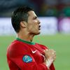 Portugalský fotbalista Cristiano Ronaldo slaví svůj druhý gól v utkání skupiny B s Nizozemskem na Euru 2012