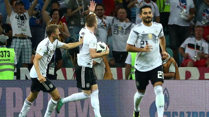 Marco Reus slaví gól v zápase Německo - Švédsko na MS 2018