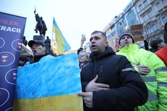 Záběry z pražské demonstrace na Václavském náměstí na podporu napadené Ukrajině.