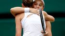 Karolína Plíšková a Ashleigh Bartyová na Wimbledonu 2021