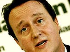 Vůdce opozice David Cameron údajně jako první pochopil důležitost zelené politiky, a přiměl tak vládu k akci.