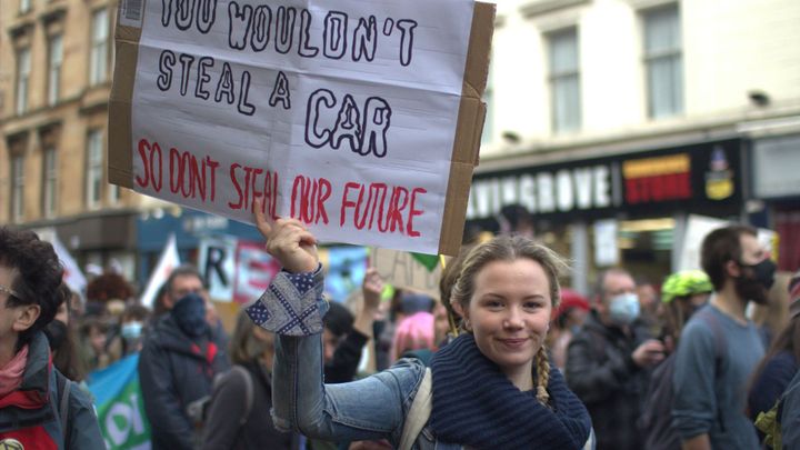 V srdci demonstrace, která burcovala za klima. Sledujeme vás, volali lidé v Glasgow; Zdroj foto: Jana Václavíková