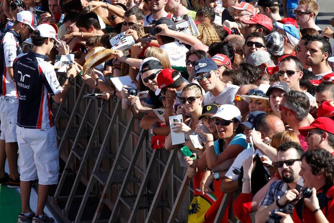 I když zemí zmítá ekonomická krize, Španělé formuli 1 stále milují.