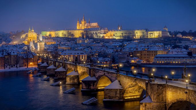 Průřez tvorbou externího fotografa Radoslava Vnenčáka za rok 2024.