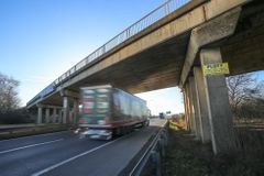 České mosty se hroutí. Jen Středočeský kraj potřebuje na opravy šest miliard navíc