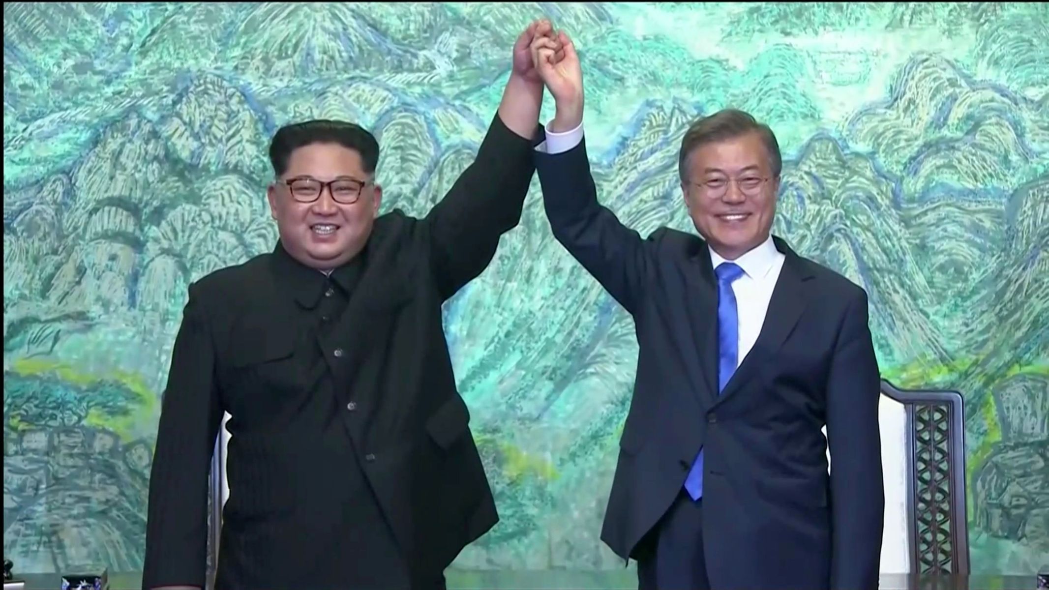 Historické setkání Kim Čong-una a Mun Če-ina ve vesnici Pchanmundžom