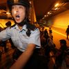 Střety demonstrantů s policisty v Hongkongu