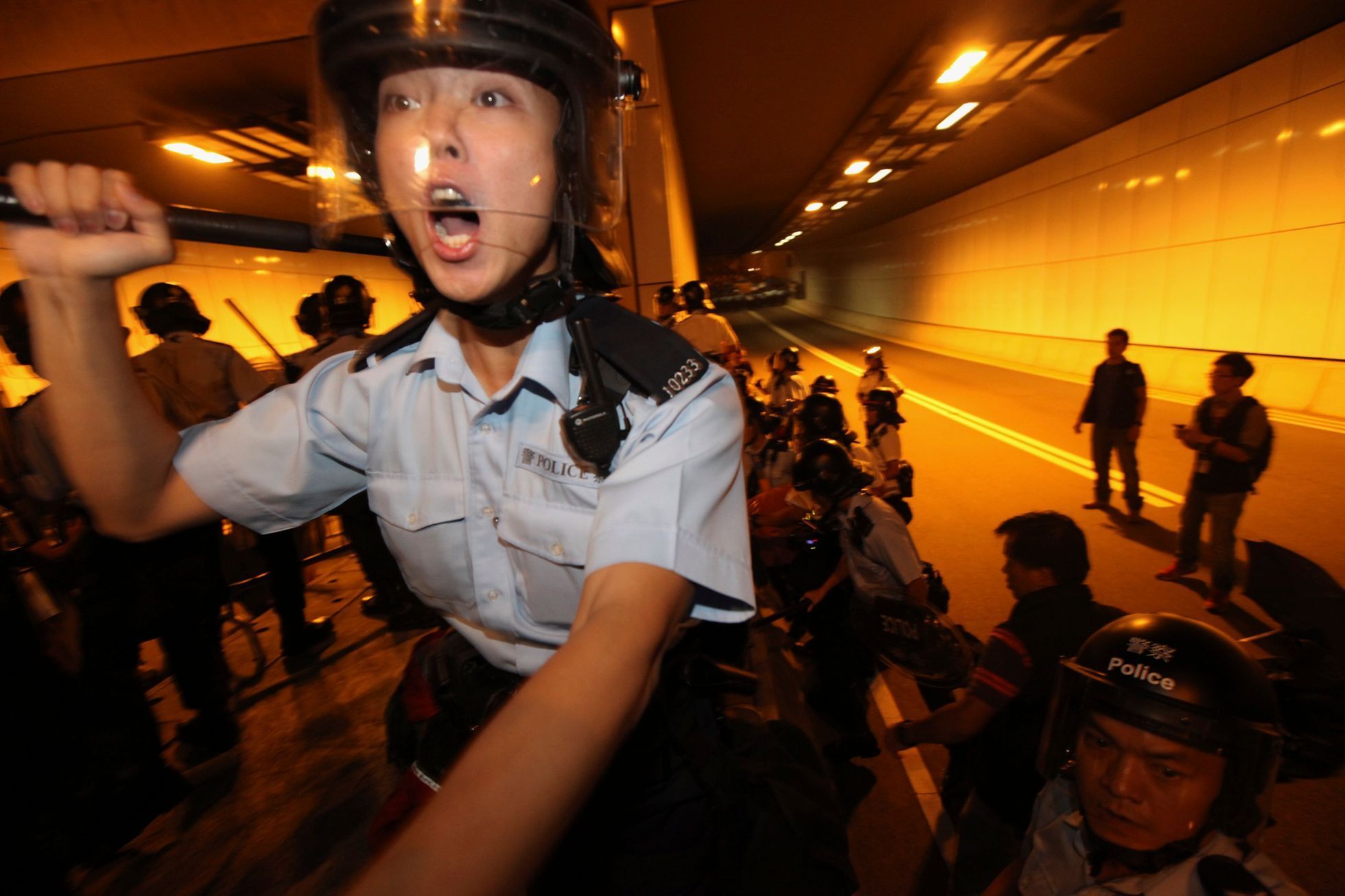 Střety demonstrantů s policisty v Hongkongu