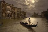 Benátský Canal Grande (česky Velký kanál) za svitu měsíce. Alespoň tak je to uvedeno v originální popisce fotografie. Zřejmě však jde o denní snímek, ztmavený a kolorovaný tak, aby připomínal noc. Pořídit podobné noční fotky s tehdejší technikou by bylo jen stěží možné.