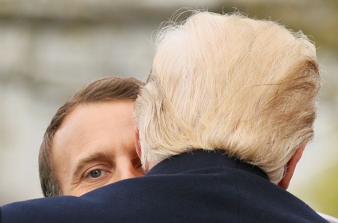 Emmanuel Macron na návštěvě u Donalda Trumpa v Bílém domě.